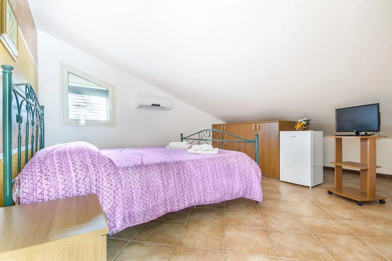 Gæstehus Paradise Beach Camera Mansardata Vicino Cefalu Piscina Aperta Campofelice Di Roccella